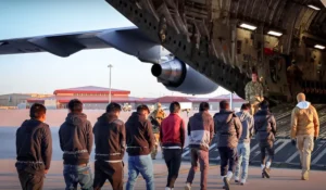 США депортировали 72 узбекистанца