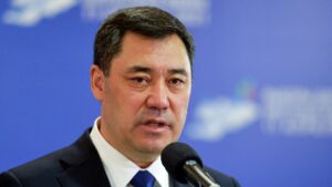 «Меня обманули»: Президент Кыргызстана прокомментировал скандальный вылет заключенного из колонии на вертолете