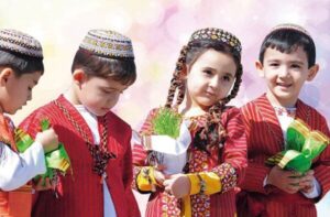 В Туркменистане родителей будут штрафовать за курение детей