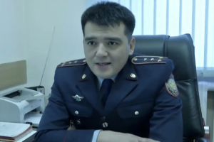 В Казахстане замначальника полиции насмерь сбил супругу на трассе