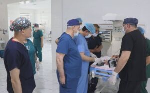 В Узбекистане четырёхногому младенцу провели операцию