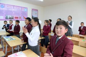 В Кыргызстане школы официально перешли на 12-летнее обучение